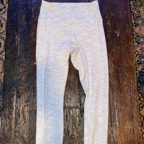 LULULEMON LEGGINGS 25” - Picture 1 of 4